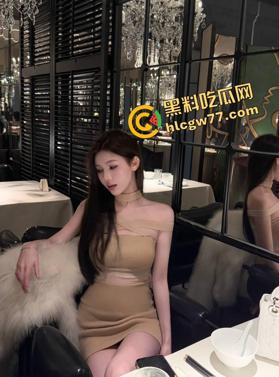 南昌按摩技师露脸足交爆火，黑丝肉丝换着来，精油浇满丝袜撸棒，足控党跪着看完！-5