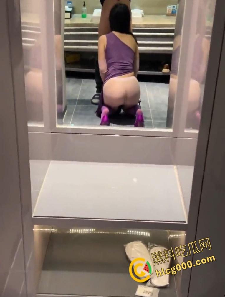 趁酒精上头终于拿下亲姐姐，送微醺的姐姐回家，半推半就脱光衣服直接一插到底，白虎骚逼又紧水又多 !-6