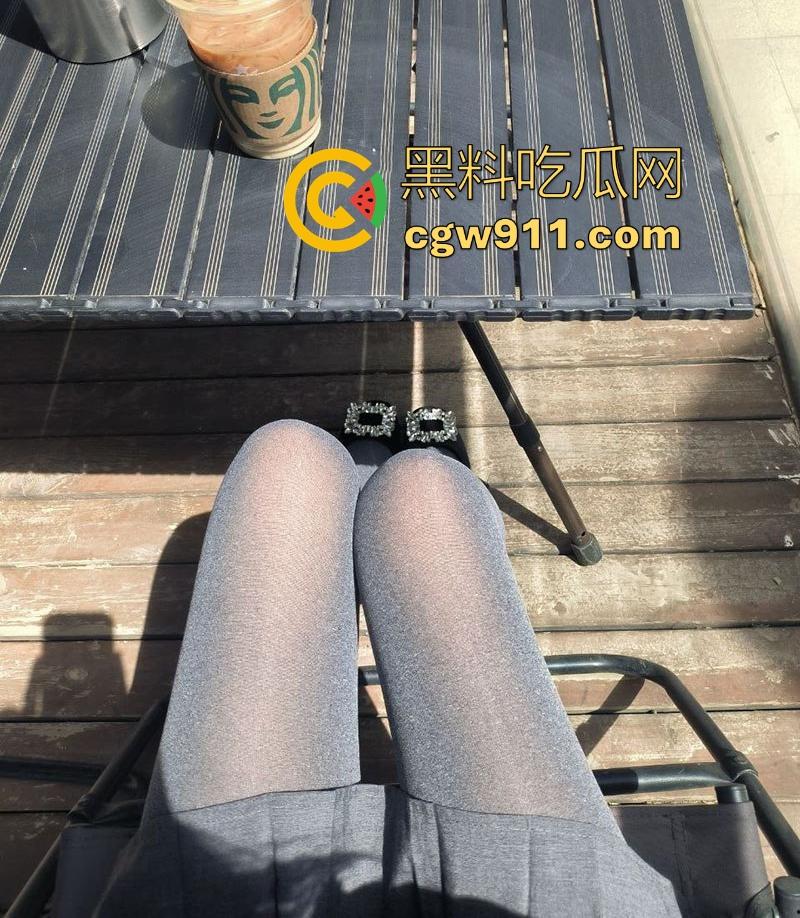 英国留子又爆大瓜!谢菲尔德大学【李玲】被绿帽男友曝光性爱视频,黑丝反差母狗无限诱惑,露脸口交一脸淫靡!-2