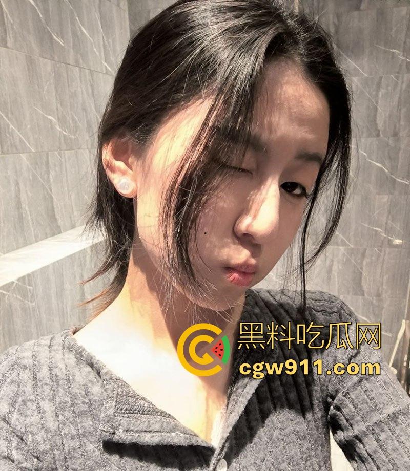 英国留子又爆大瓜!谢菲尔德大学【李玲】被绿帽男友曝光性爱视频,黑丝反差母狗无限诱惑,露脸口交一脸淫靡!-4