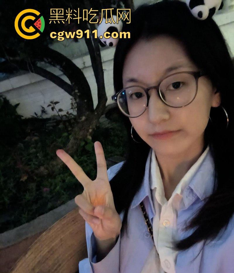 英国留子又爆大瓜!谢菲尔德大学【李玲】被绿帽男友曝光性爱视频,黑丝反差母狗无限诱惑,露脸口交一脸淫靡!-5