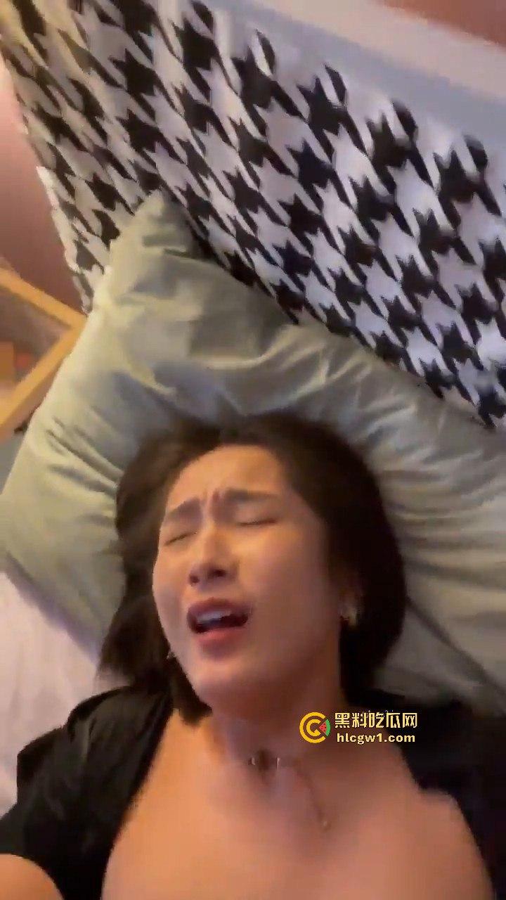 株洲清纯大学妹【李银圆】被男友拉进酒店爆操！视频流出，清纯外表背后骚得不行！-16