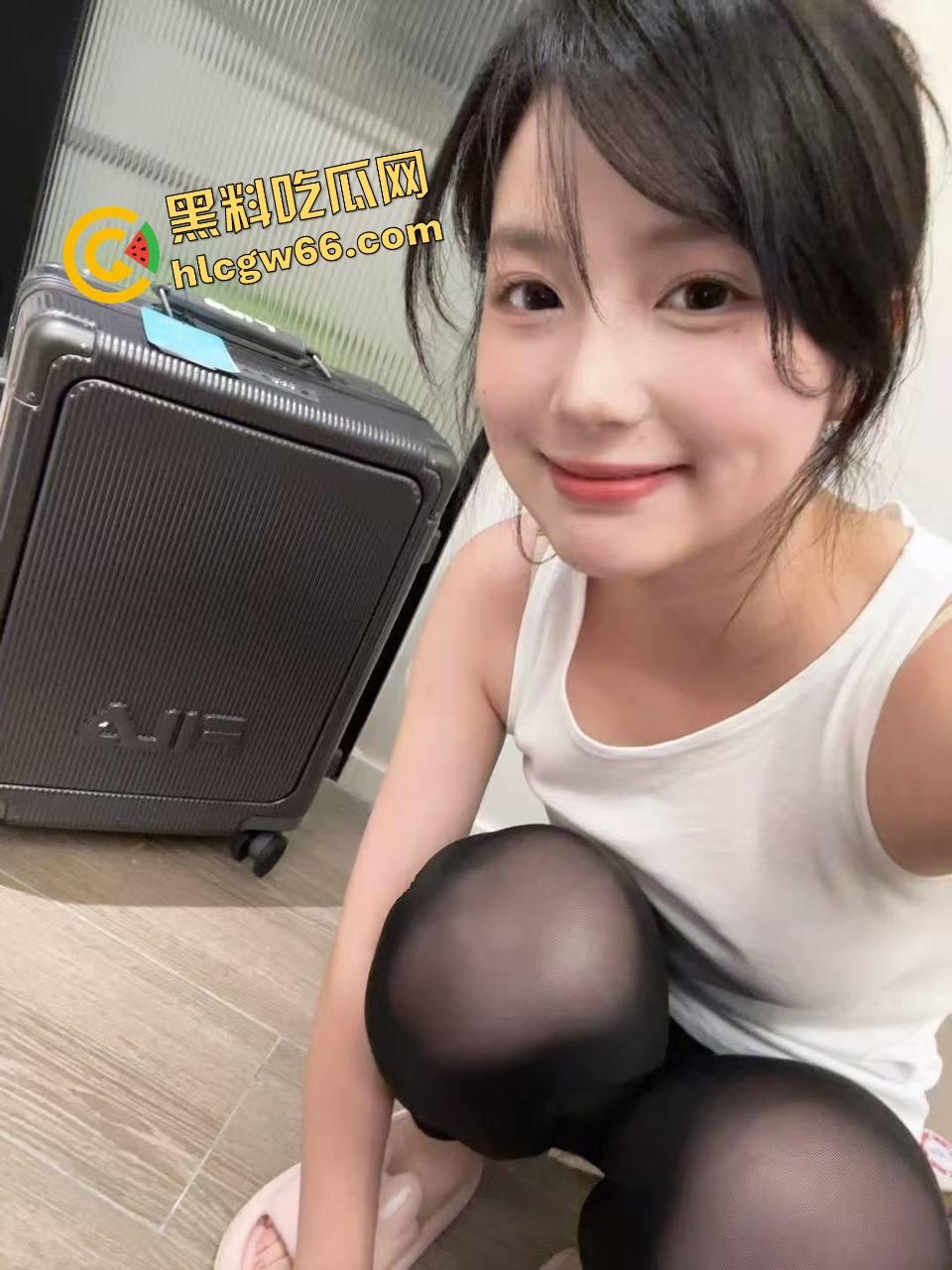 上海TS『依依』太会吃鸡，上半身女神，下半身拼刺刀菊花却绷不住，沪圈公子哥都被她掰弯了！-8