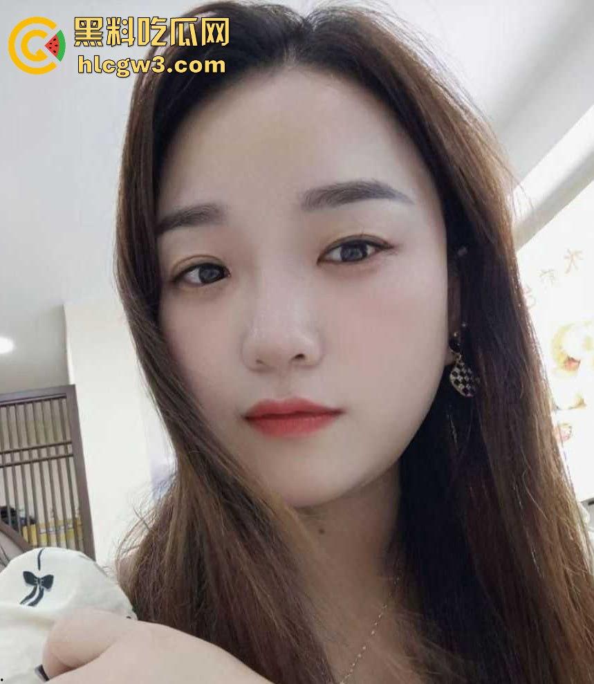 江苏连云港骚货人妻『唐凝钰』偷情视频疯传 掰腿玩各种姿势 老公不在家她带炮友翻云覆雨潮吹床单湿透！-4