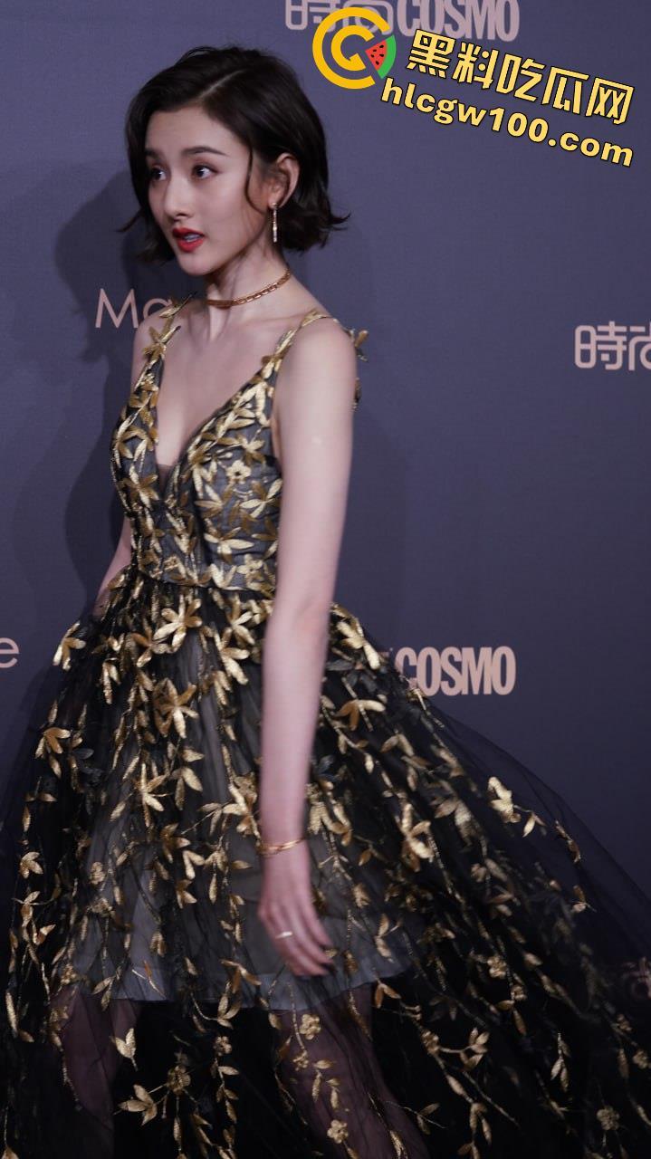 洋麻雀放出大量与【宋祖儿】的照片，说有过很多美好的回忆，以前就听说在国外玩的花-7