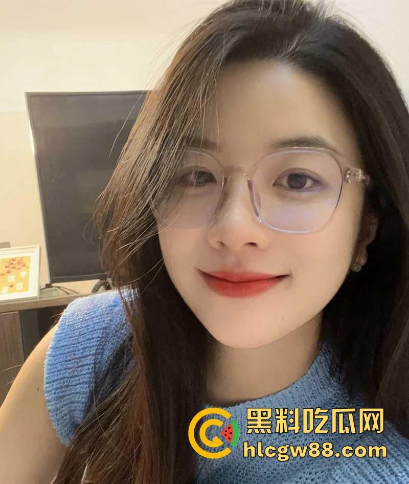 湖南反差人妻【张欣】背着老公与情夫裸聊调情 阴毛旺盛性欲极强  撅臀揉穴玩到喷水-3