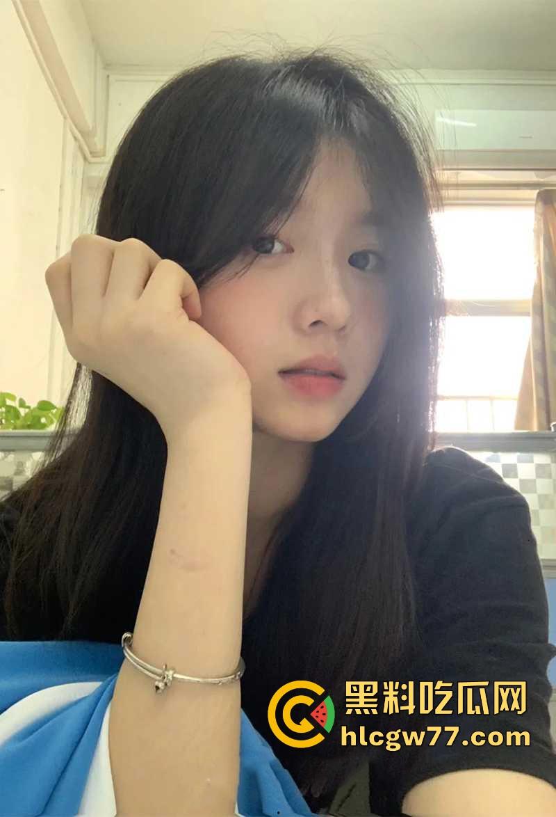 00后清纯学生妹【小玉米】自慰视频流出 穿着情趣女仆装卖浪发骚 跳蛋插穴淫水横流直冒白浆-1