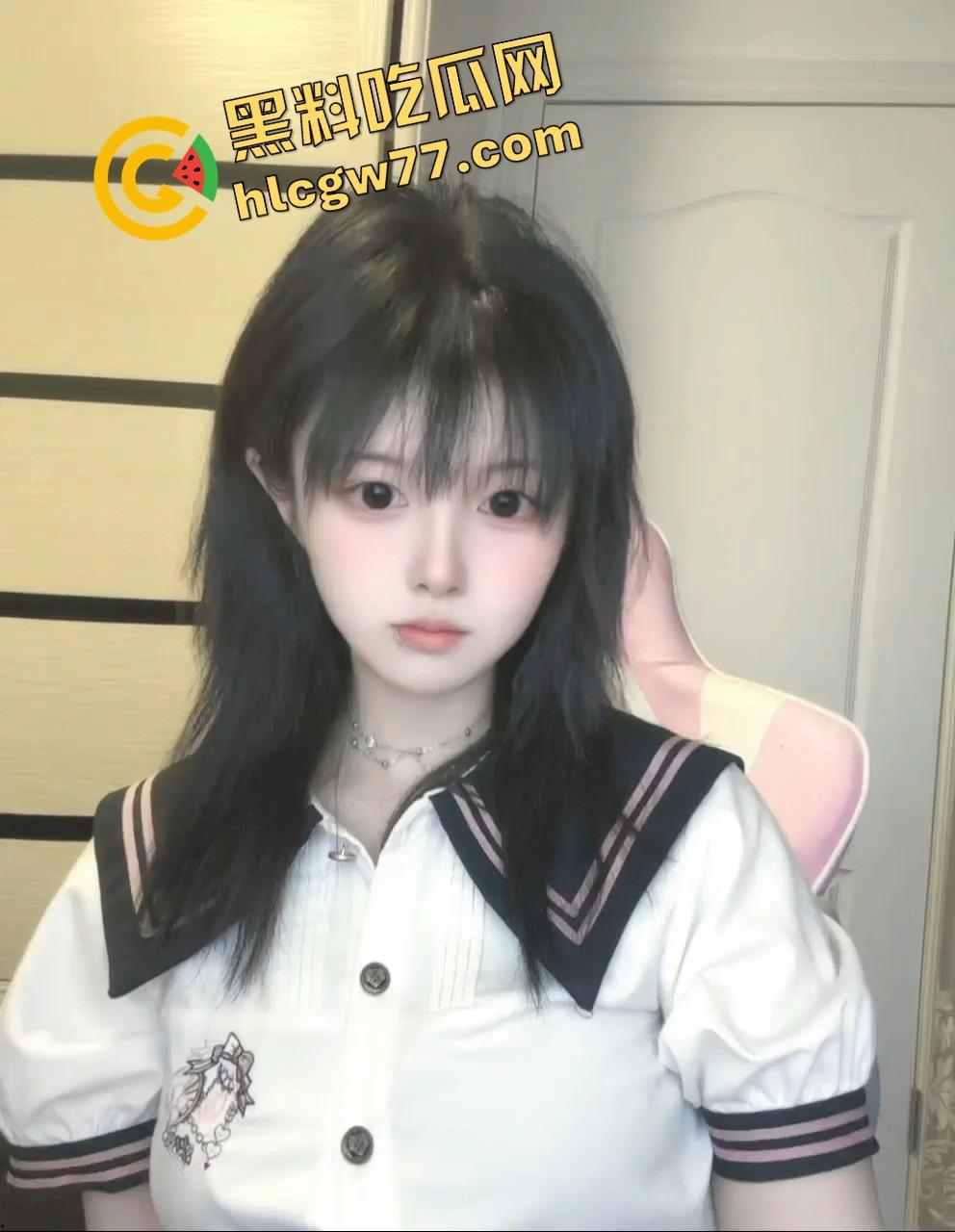 延边奶茶店骚母狗店员『李丹』被操到痉挛,JK装下藏着粉鲍肥臀，内射后入爽翻天，反差感太TM带劲！-1