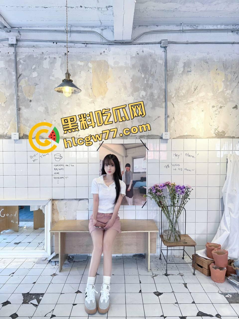 延边奶茶店骚母狗店员『李丹』被操到痉挛,JK装下藏着粉鲍肥臀，内射后入爽翻天，反差感太TM带劲！-3