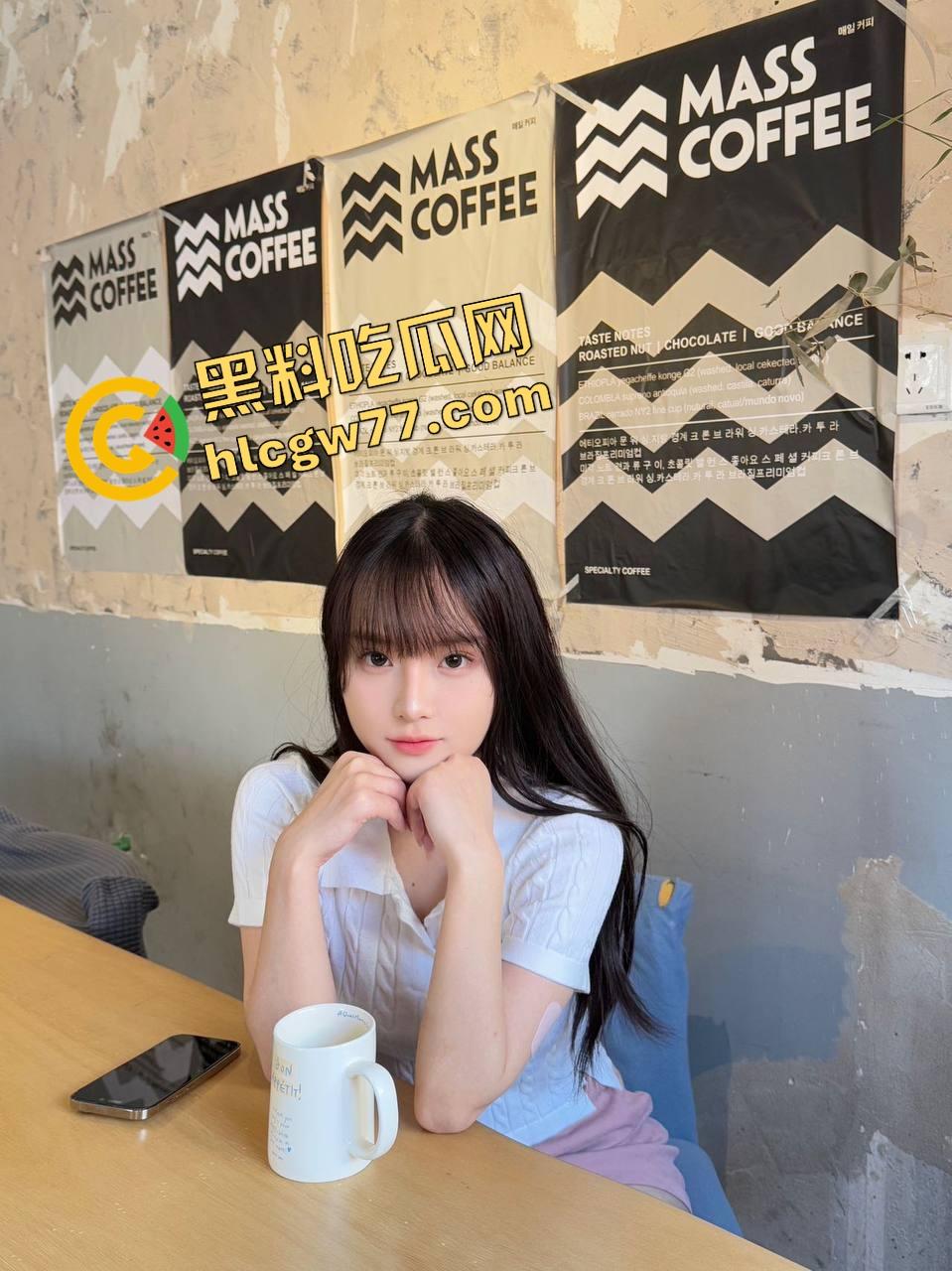 延边奶茶店骚母狗店员『李丹』被操到痉挛,JK装下藏着粉鲍肥臀，内射后入爽翻天，反差感太TM带劲！-4