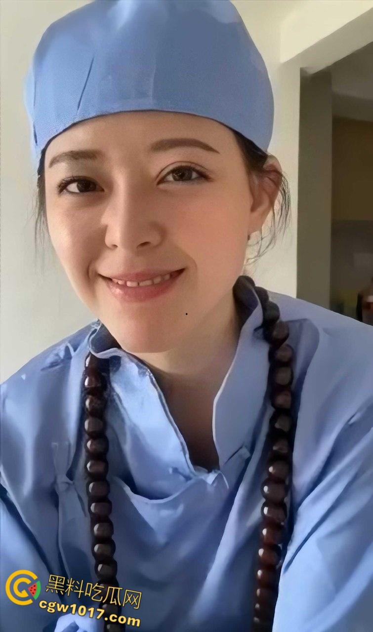 不负如来不负卿，尼姑也爱大阴茎，怼脸特写超绝口交技， 舔屌的表情骚到极致！-2