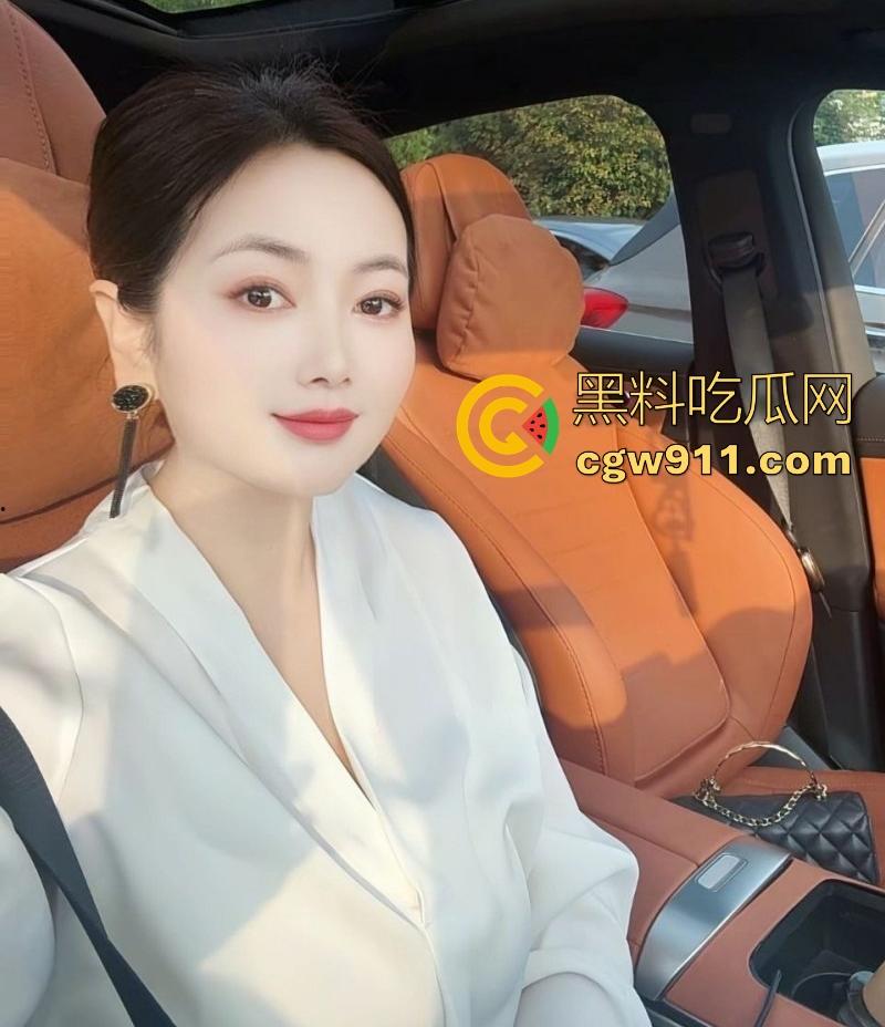 40岁上市公司高管微胖熟女约炮榨精，风韵犹存少妇包养小白脸，被各种姿势爆操，高潮不断浪叫连连！-4