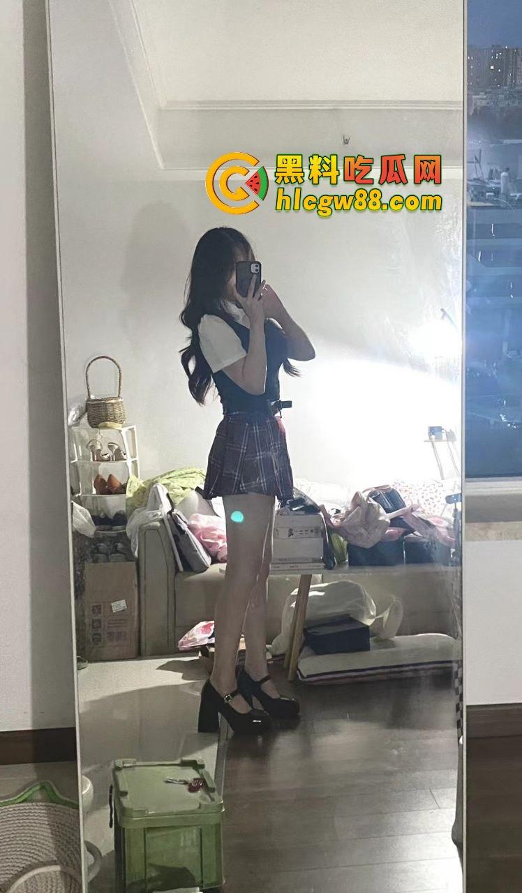 长沙学院御姐『田淑青』被调教成骚母狗,情趣装勾引男人猛吸鸡巴全套服务,露出楼道狠草汁水狂流!-2