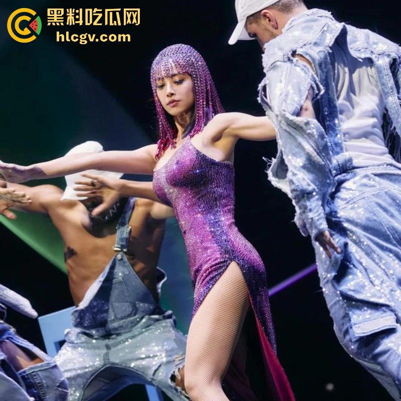 “地才就是地才！完美”蔡依林演唱会漏点 紫色连体衣惊现大尺度造型 三点全露 性感爆棚！-20