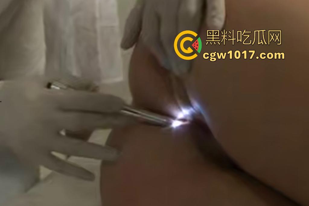 俄罗斯重口猎奇妇科检查，扩张屁眼灌满液体喷泉，我来做检查怎么给我灌肠？-8