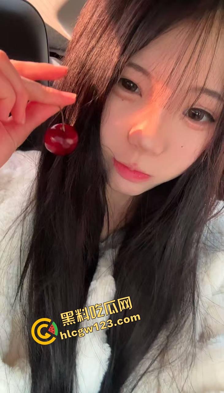 客车活春宫？情侣当众激情上演，男友全程抠到逼啪啪啪，水流不止纸巾都擦不干，乘客捂眼捂耳都不够！-2