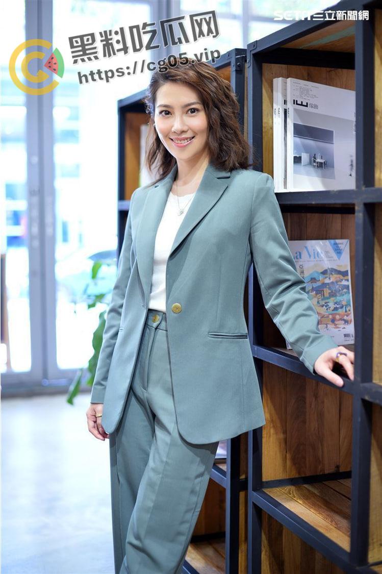 绝美台湾女博士【许蓝方】私密偷拍流出 疑似出轨对象 台上教做人 台下自做鸡-2