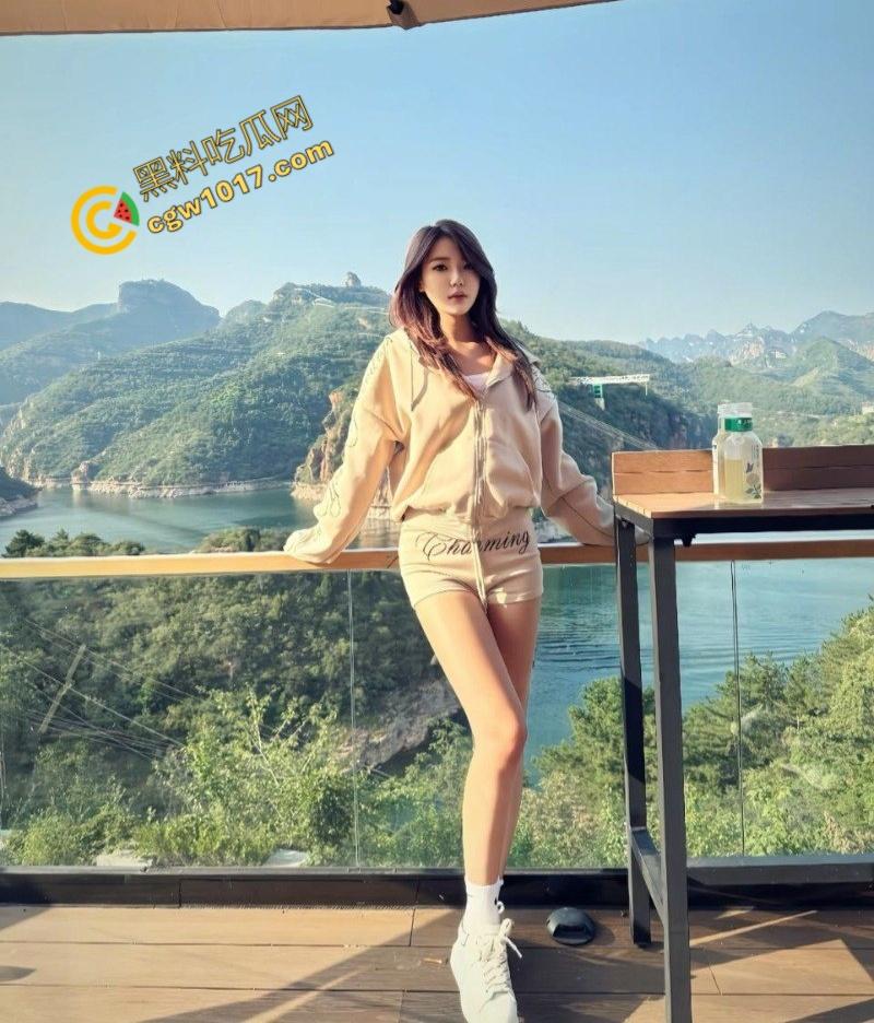 北京女大学生【张佳瑶】被金主包养视频泄密！露脸口交，舌尖拉丝，女上后入轮番爆操，淫液喷溅，画面刺激无比！-3