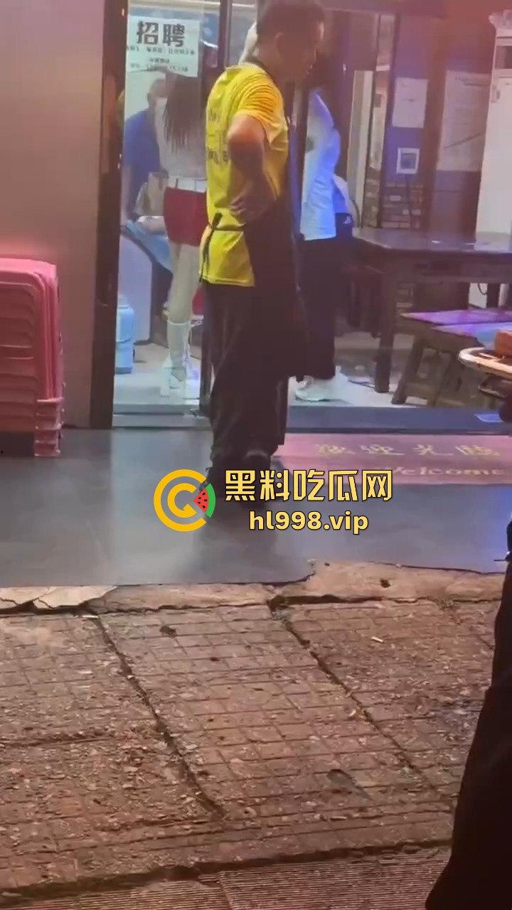 湖北武汉60岁大爷网恋奔现太激动!见红裙女子血压飙升,直接送医院抢救!-1