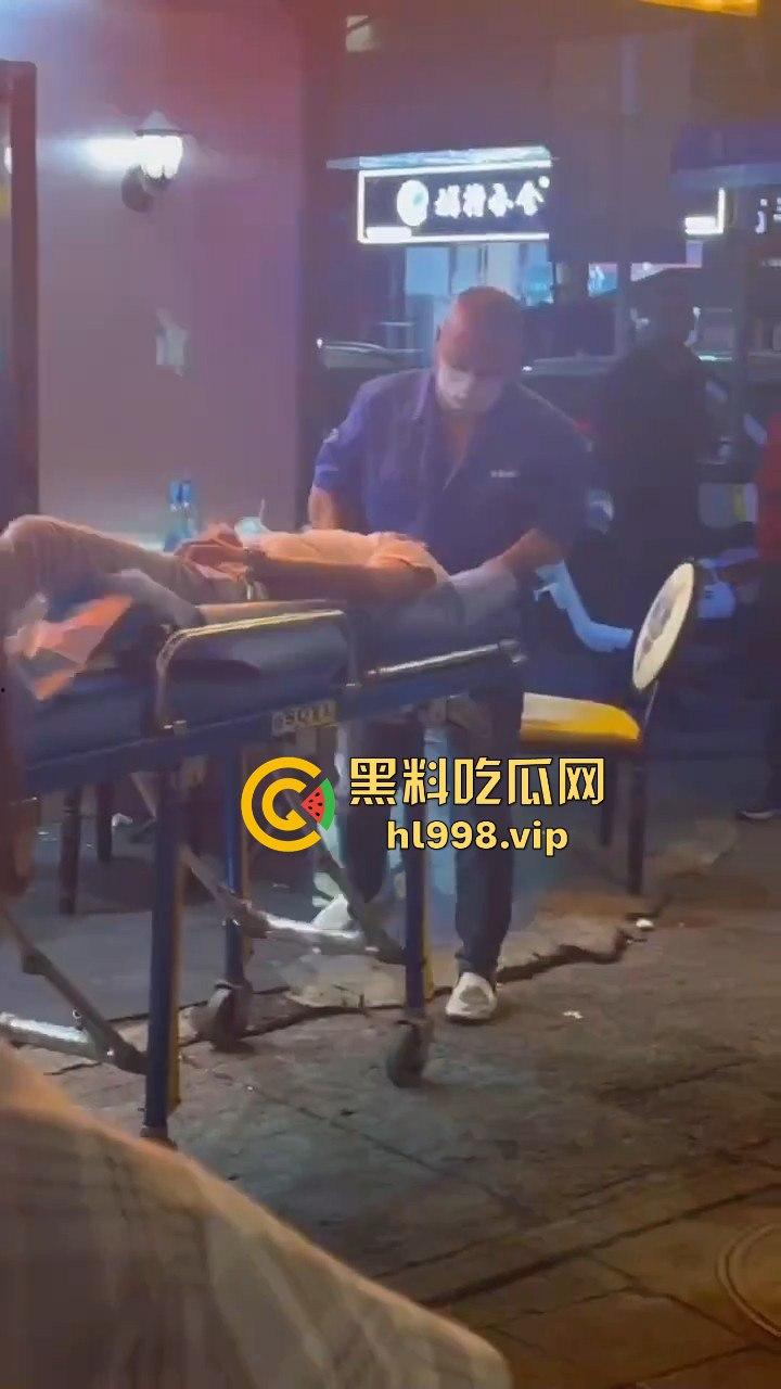 湖北武汉60岁大爷网恋奔现太激动!见红裙女子血压飙升,直接送医院抢救!-2