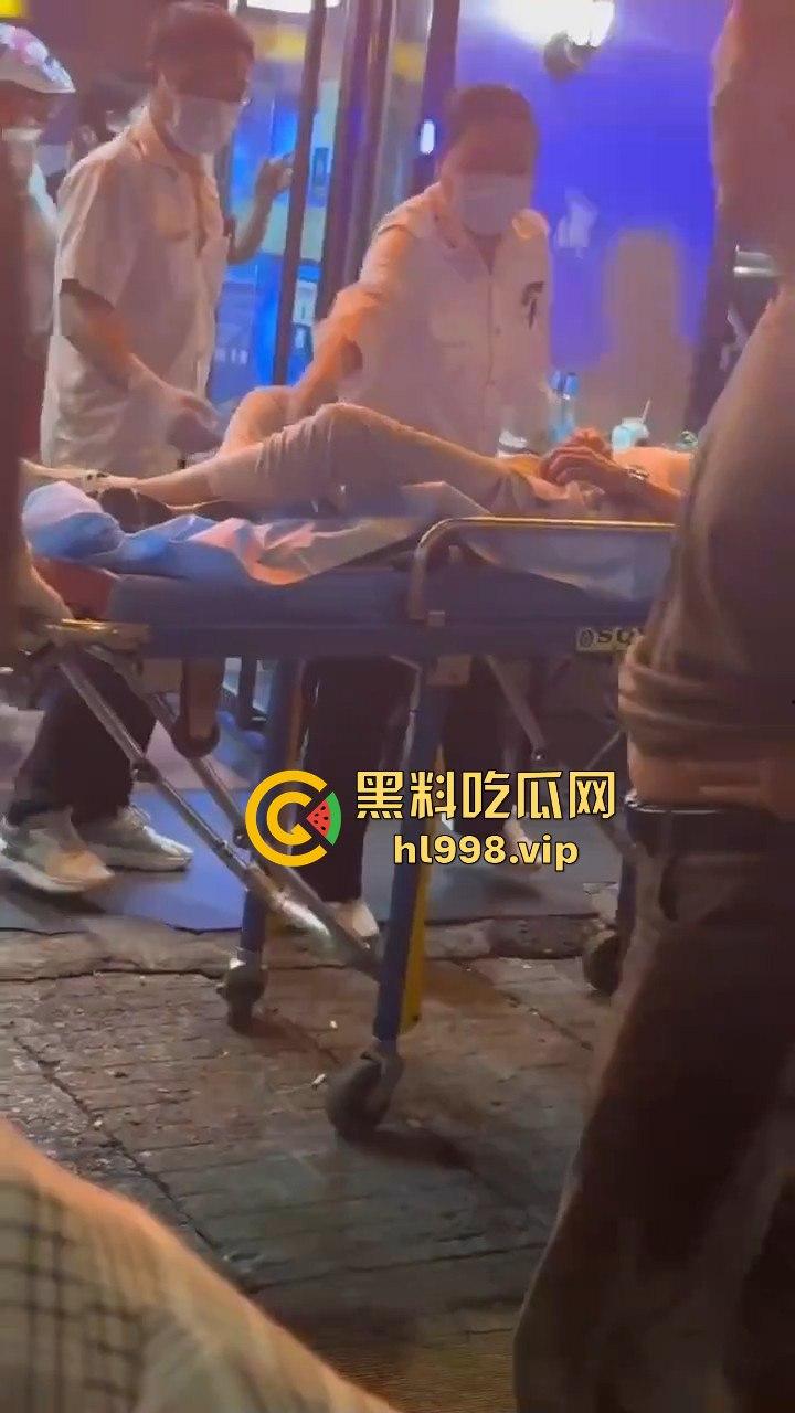 湖北武汉60岁大爷网恋奔现太激动!见红裙女子血压飙升,直接送医院抢救!-5