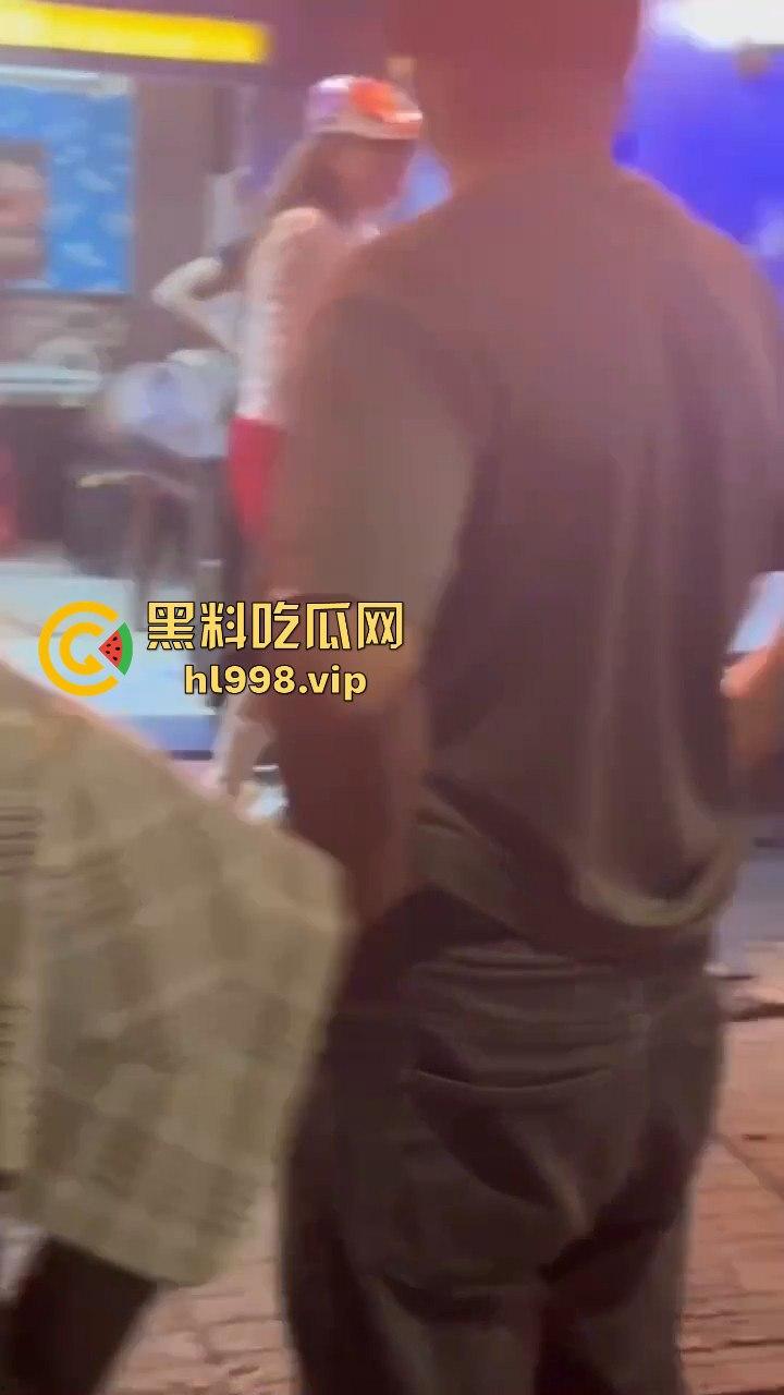 湖北武汉60岁大爷网恋奔现太激动!见红裙女子血压飙升,直接送医院抢救!-11