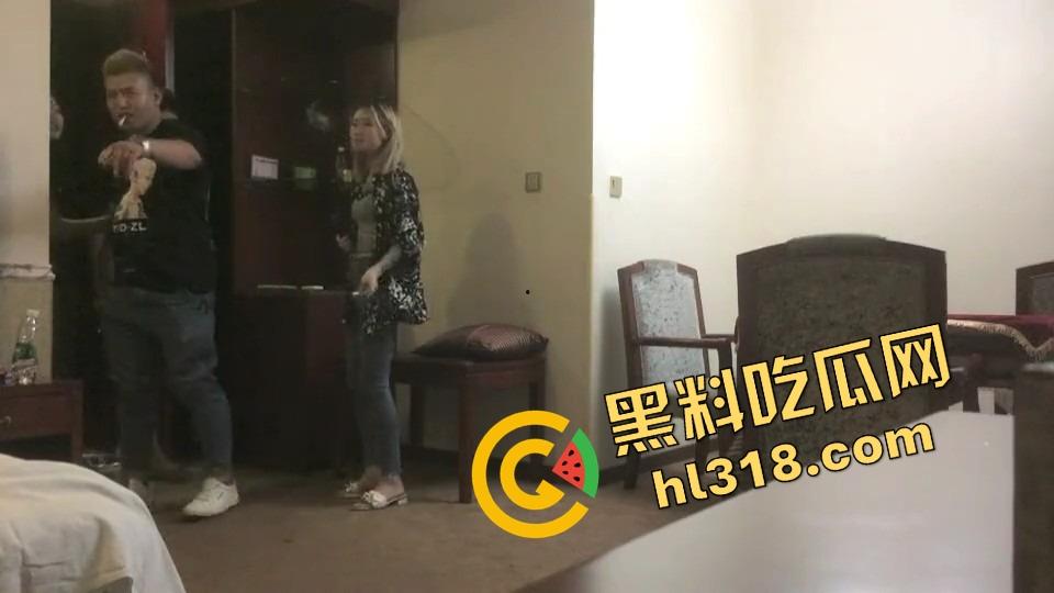 想偷拍嫖娼爽一发，没想到直接进套，叫鸡遇上仙人跳，房门突然杀出四大金刚，谁才是真正的猎物？-9