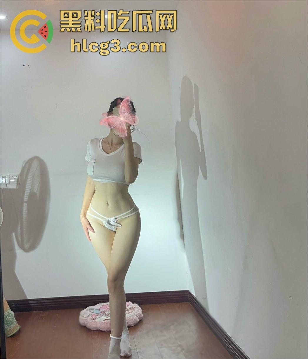 快手抖音网红笨蛋初初,微密圈最新视频流出,奶牛攻速套装+肛塞狐狸尾巴,白嫩屁股简直不要太诱人!-4