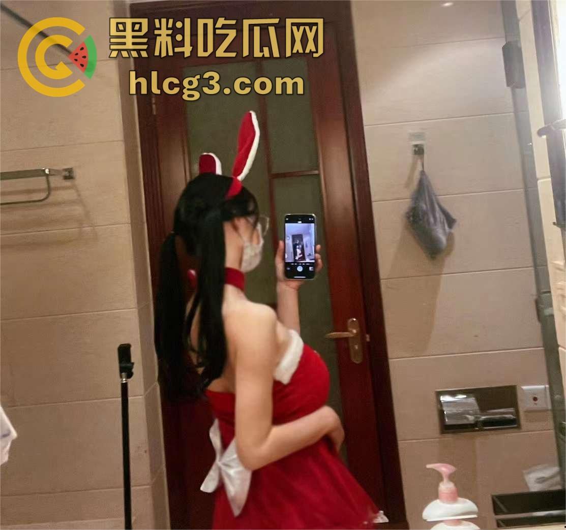 快手抖音网红笨蛋初初,微密圈最新视频流出,奶牛攻速套装+肛塞狐狸尾巴,白嫩屁股简直不要太诱人!-13