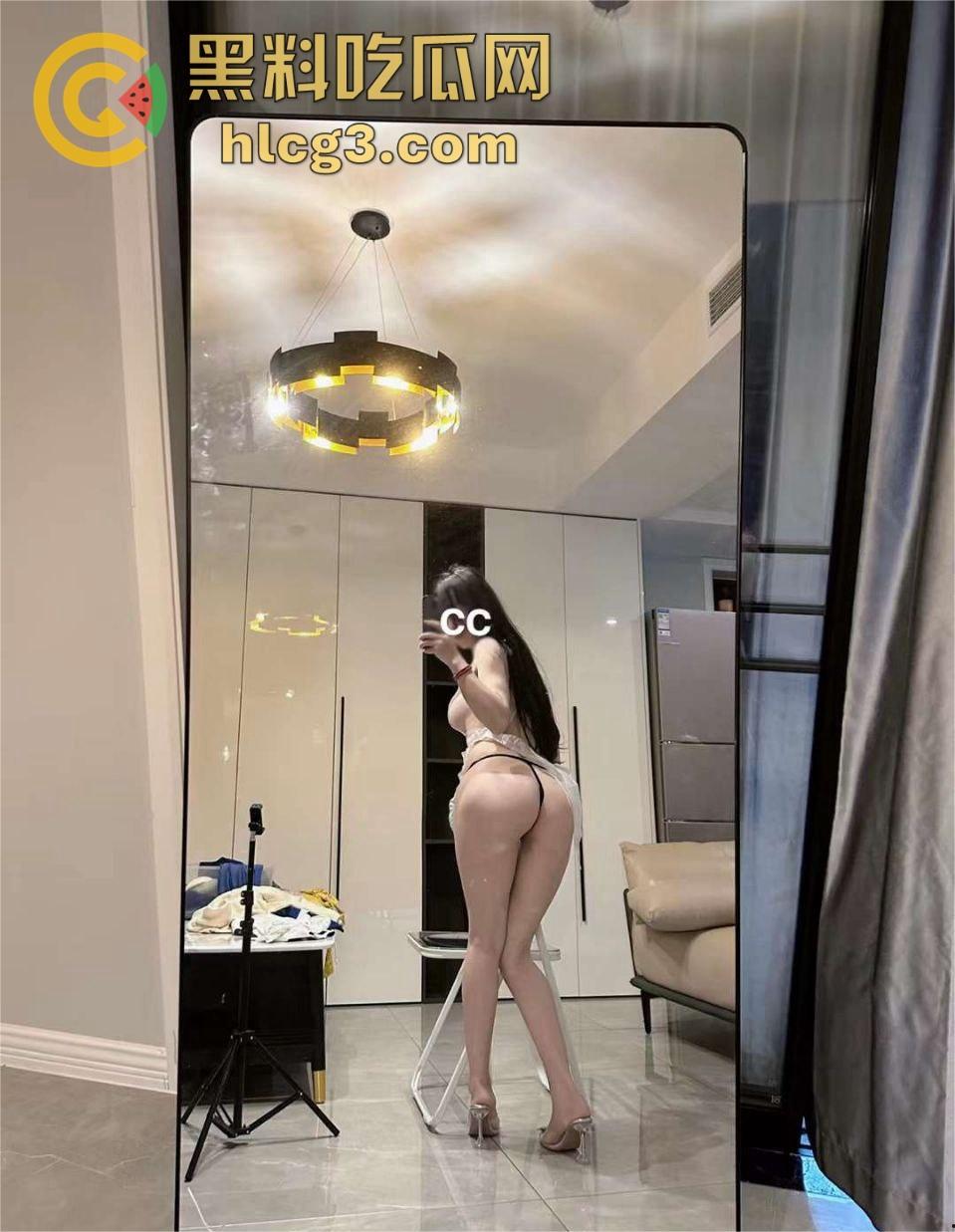 快手抖音网红笨蛋初初,微密圈最新视频流出,奶牛攻速套装+肛塞狐狸尾巴,白嫩屁股简直不要太诱人!-16