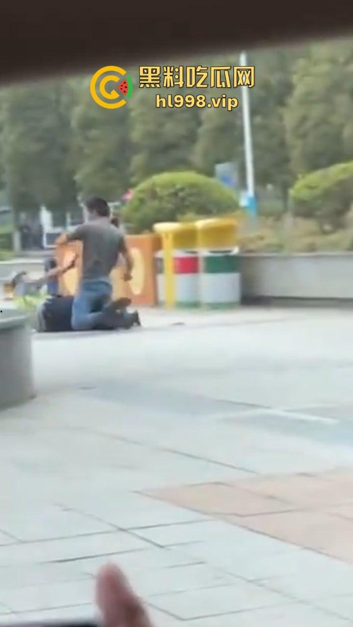 胆大包天当街袭警  四川安岳两名交警查为电车被抹脖 场面血腥-4