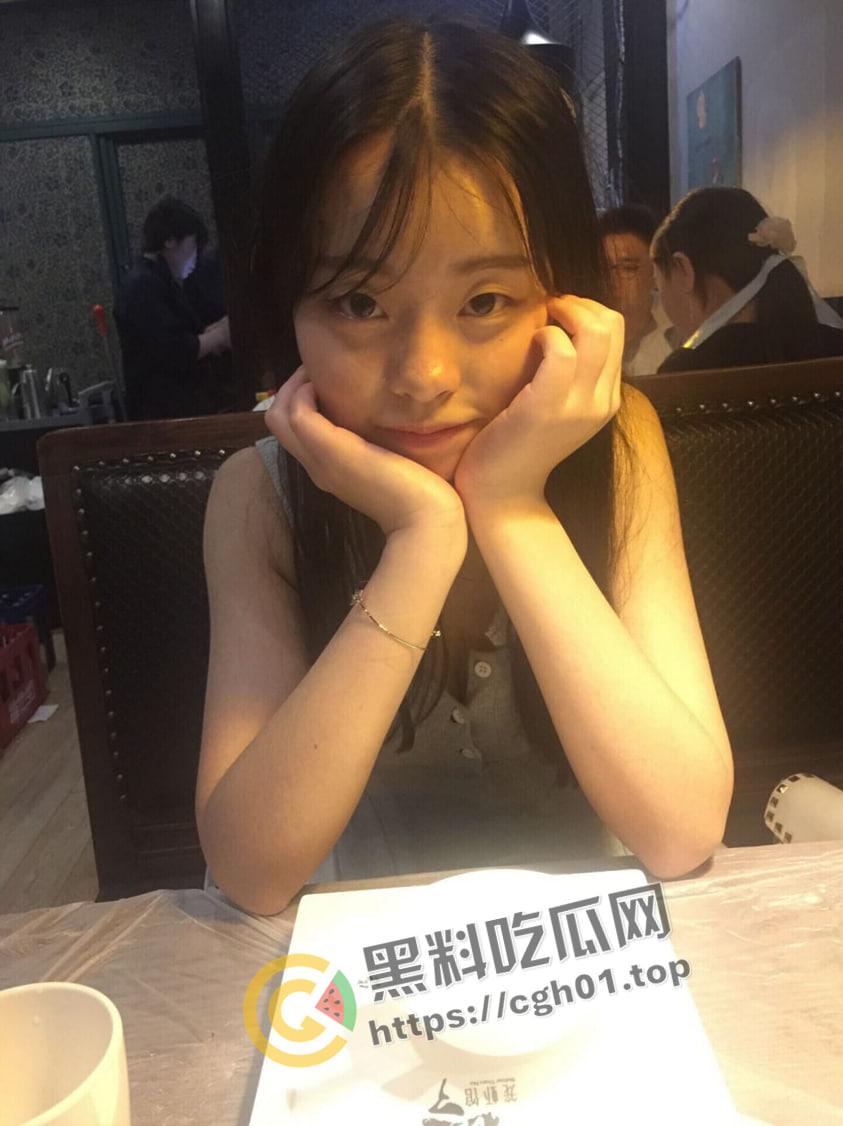 苏州乱伦瓜！亲妹妹做女友 调教成小母狗 饱满小鲍鱼里汁水真多-1