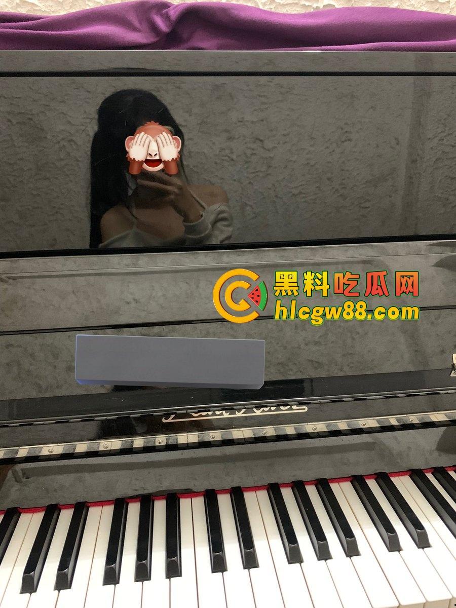 长沙06女高反差天赋异禀得母狗『蓝婷婷』学业不行活儿却全通，金主的爱宠，眼里只有主人！-3