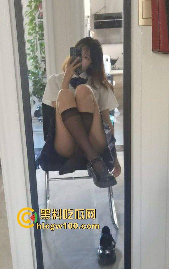 长沙职业学院清纯大一学妹【康婉莹】翻车,大尺度私密自拍被渣男曝光 情欲上头彻底沦陷!-1