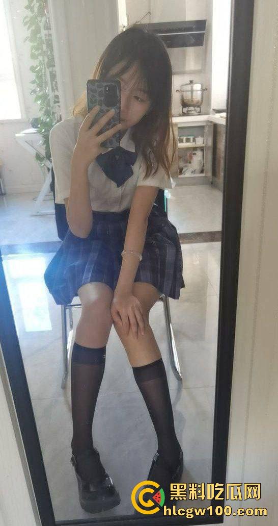 长沙职业学院清纯大一学妹【康婉莹】翻车,大尺度私密自拍被渣男曝光 情欲上头彻底沦陷!-3