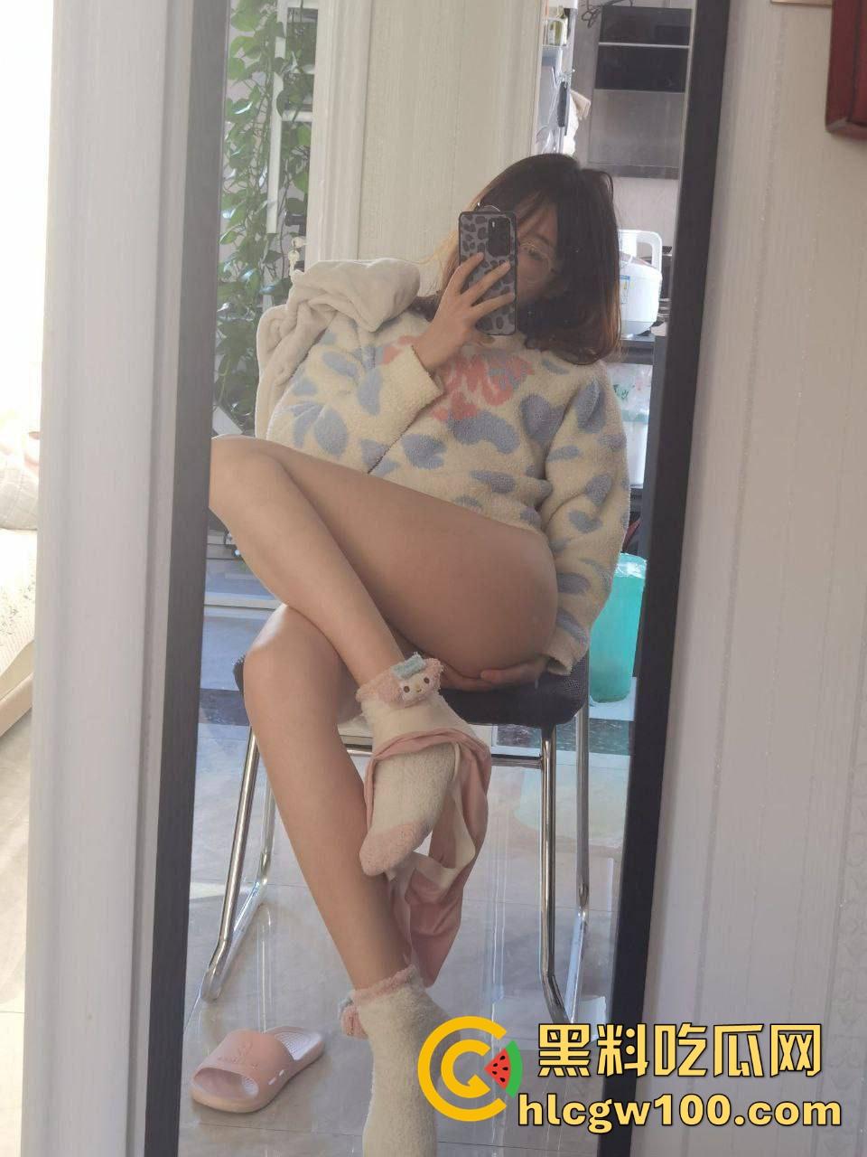 长沙职业学院清纯大一学妹【康婉莹】翻车,大尺度私密自拍被渣男曝光 情欲上头彻底沦陷!-15