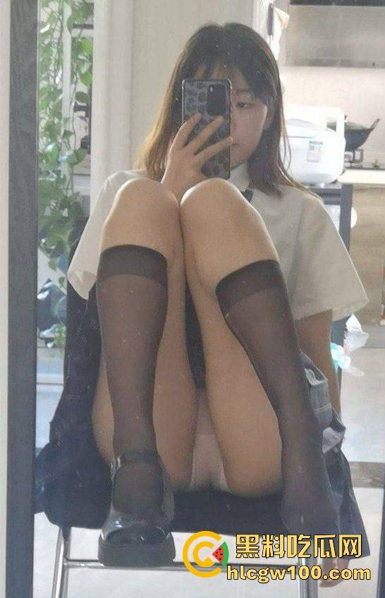 长沙职业学院清纯大一学妹【康婉莹】翻车,大尺度私密自拍被渣男曝光 情欲上头彻底沦陷!-23