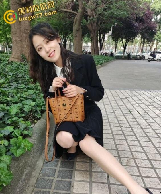 湖南涉外【沈婉婷】双面尤物，人前狠辣，男友前母狗，阳台对镜爆操浪叫不止！-2