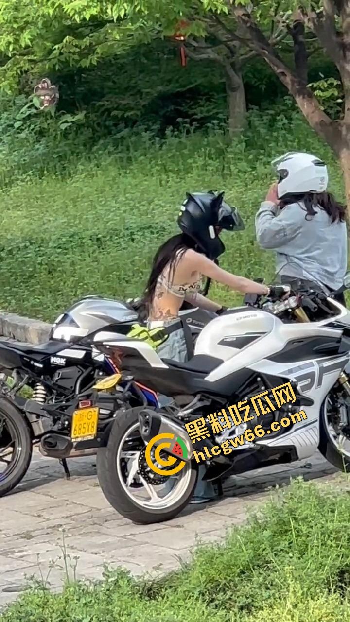 义乌女骑士『喵喵』白天飙车女神，夜晚SM圈K8双人伺候主人的母狗play可S可M还能带男宠一起舔！-8