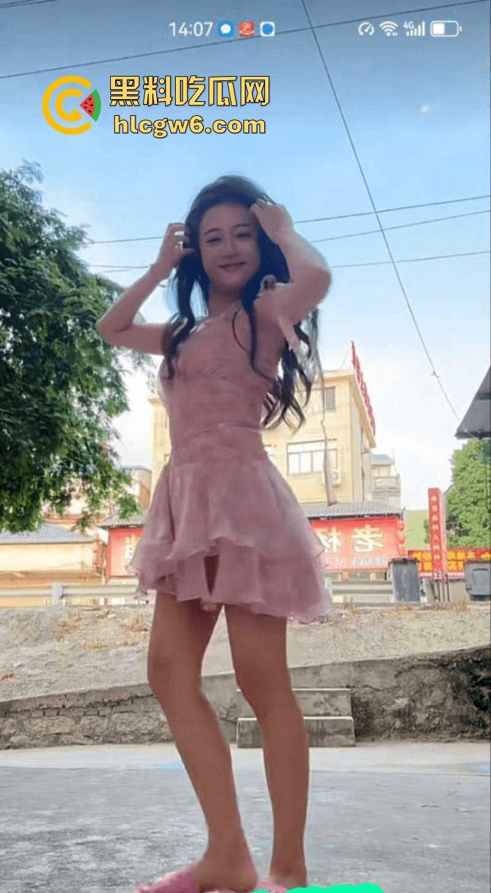 抖音高颜值反差网红【王在在】大胆漏出私拍私密照和性爱视频流出遭到曝光。-6