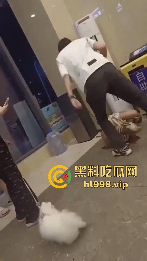 某红书的集美们炸了！好战友被臭男人暴打，结果竟是她乱吐口水惹的祸？-9