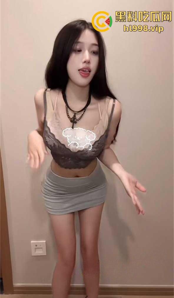 抖音百万粉丝网红【静静爱吃糖】翻车！私人定制SM视频，粉丝看擦边，大哥享骚穴福利！-8