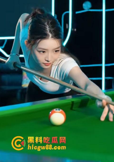 有钱人的快乐我们想象不到，陪玩8连发包厢猫抓人，1W充卡一杆球没打，全程不打球只玩女的！-5