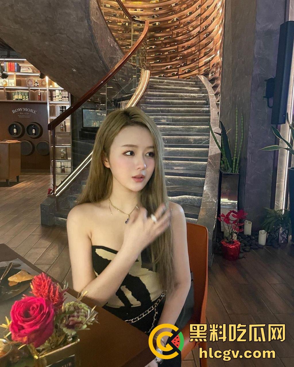 淘宝高质量网红模特【jimi】被大佬调教!身材火辣叫床声扣人心弦,背后的故事远比表面劲爆!-1