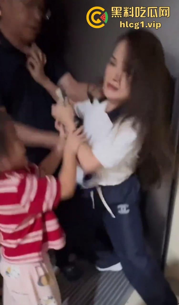 离完婚就不能见小孩？江苏泰州女子回家看小孩遭公公拳打脚踢！-11