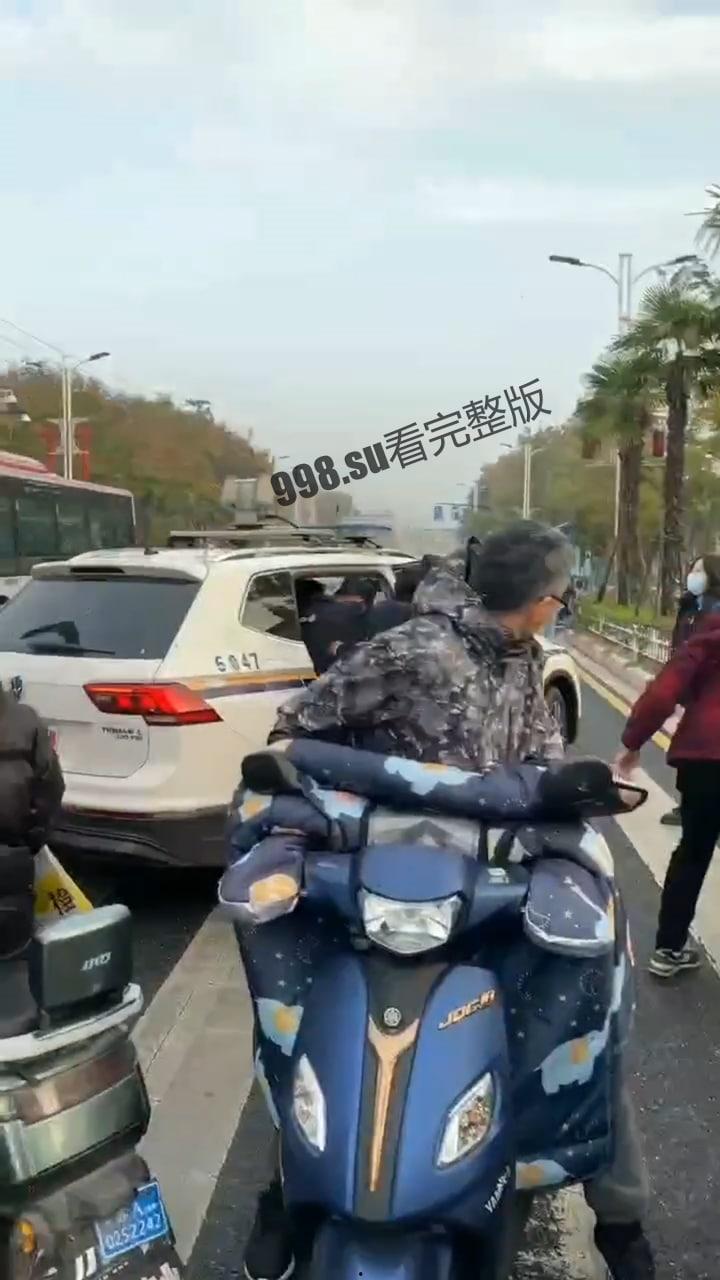 露出艺术家 #娜娜 最新作品 各种无内游走-3