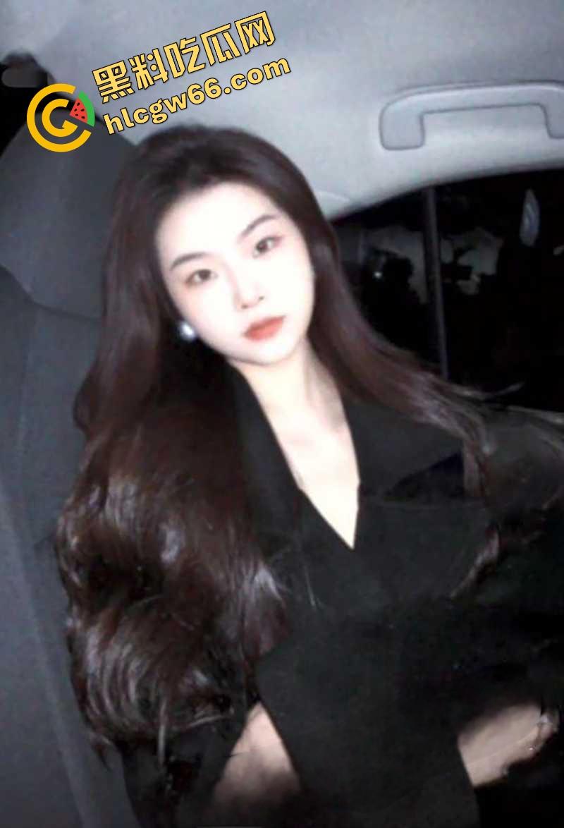 瓜友爆料网调188气质女神,生活照清冷艺术范,私下却拍骚穴菊花自拍,SM装求调教当母狗!-7