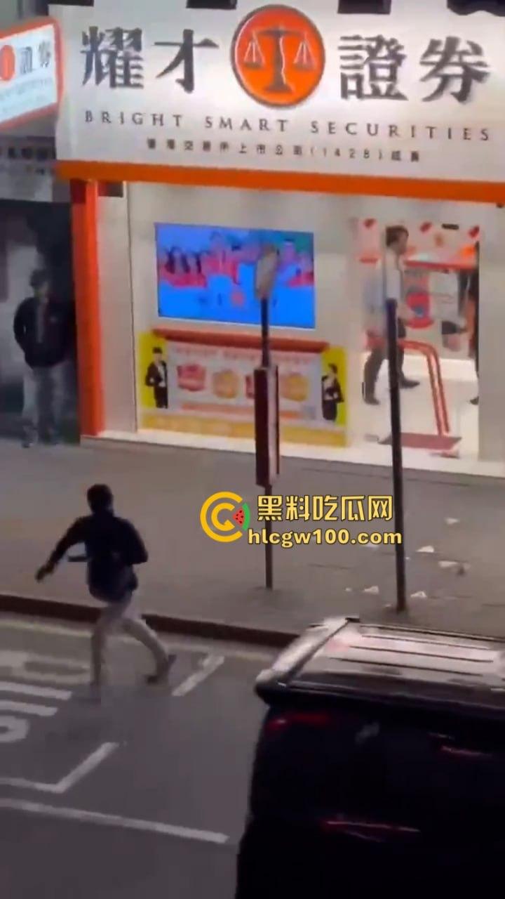 开宝马抢金铺？香港上水南丰珠宝 遭4名外籍蒙面歹徒洗劫 现场视频实拍曝光！-6