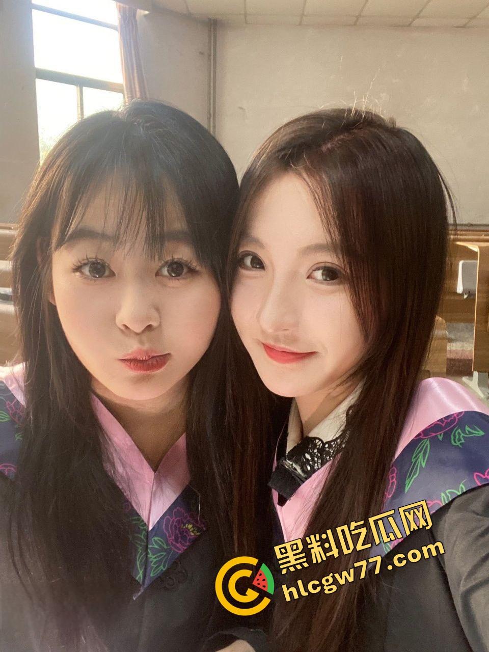 武汉高颜值研究生『赵倩』清纯学姐表面,背地里开着视频自慰,被网调成狗,高潮叫到破音!-3