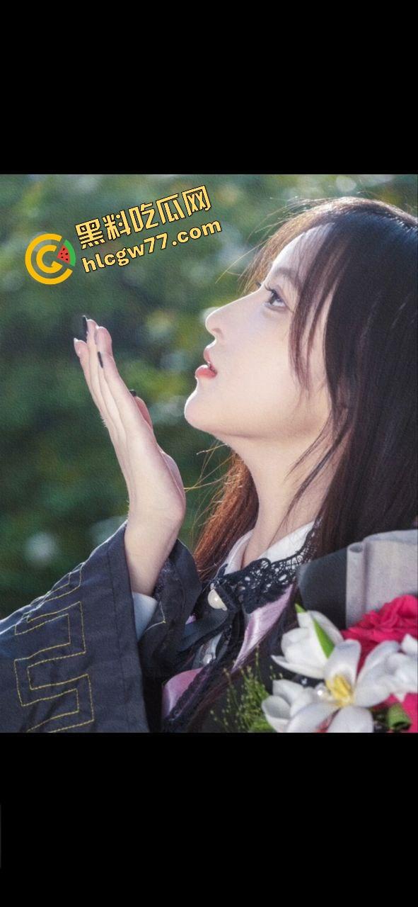 武汉高颜值研究生『赵倩』清纯学姐表面,背地里开着视频自慰,被网调成狗,高潮叫到破音!-7